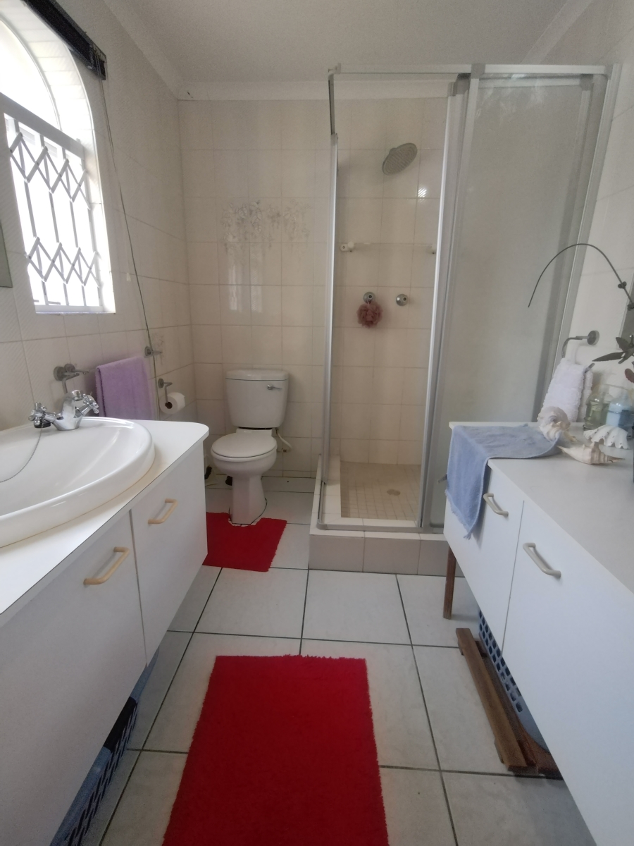 4 Bedroom Property for Sale in Wavecrest Eastern Cape